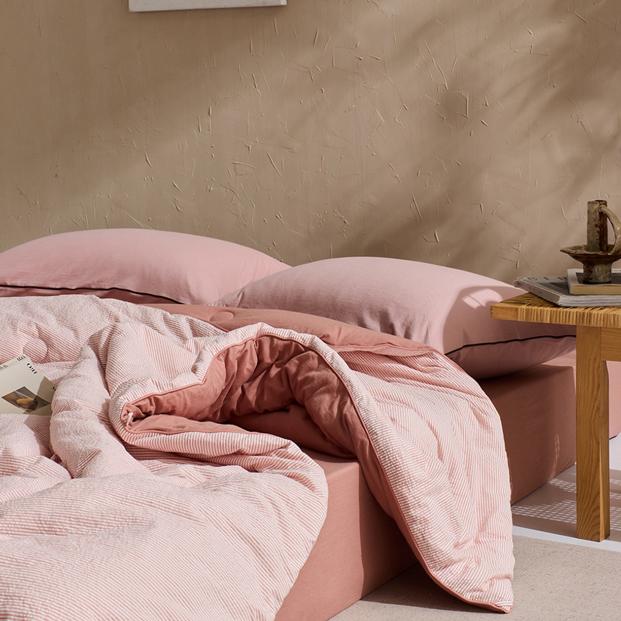 91家纺网 家纺一手货源 找家纺 LADYCOCO可可家居 2025新款针织+梭织被子（春秋被、冬被）被子被芯 泡泡纱被子条纹粉