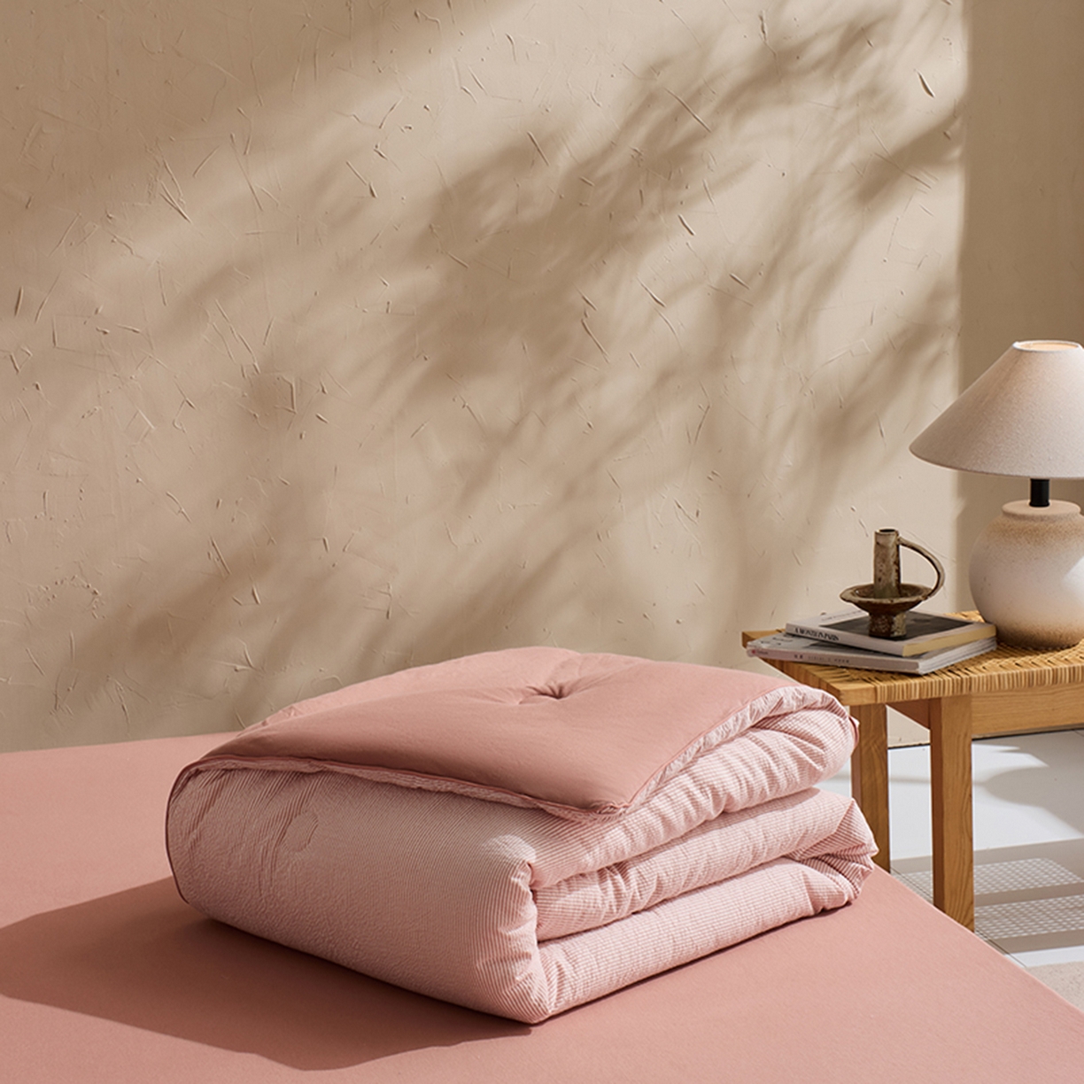 91家纺网 家纺一手货源 找家纺 LADYCOCO可可家居 2025新款针织+梭织被子（春秋被、冬被）被子被芯 泡泡纱被子条纹粉