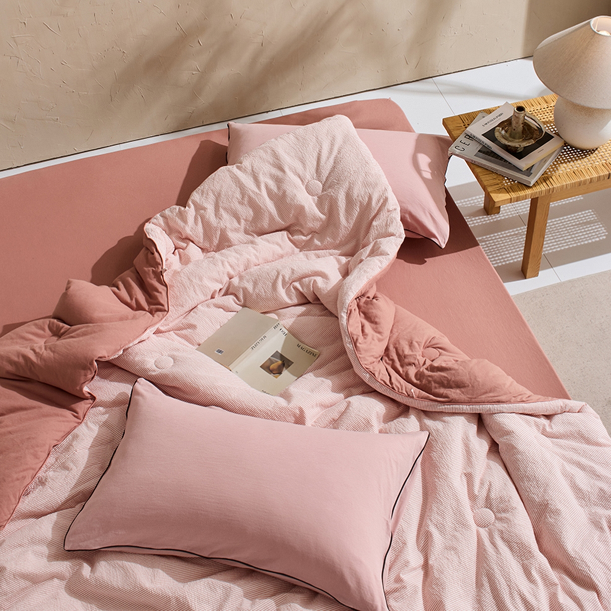 91家纺网 家纺一手货源 找家纺 LADYCOCO可可家居 2025新款针织+梭织被子（春秋被、冬被）被子被芯 泡泡纱被子条纹粉