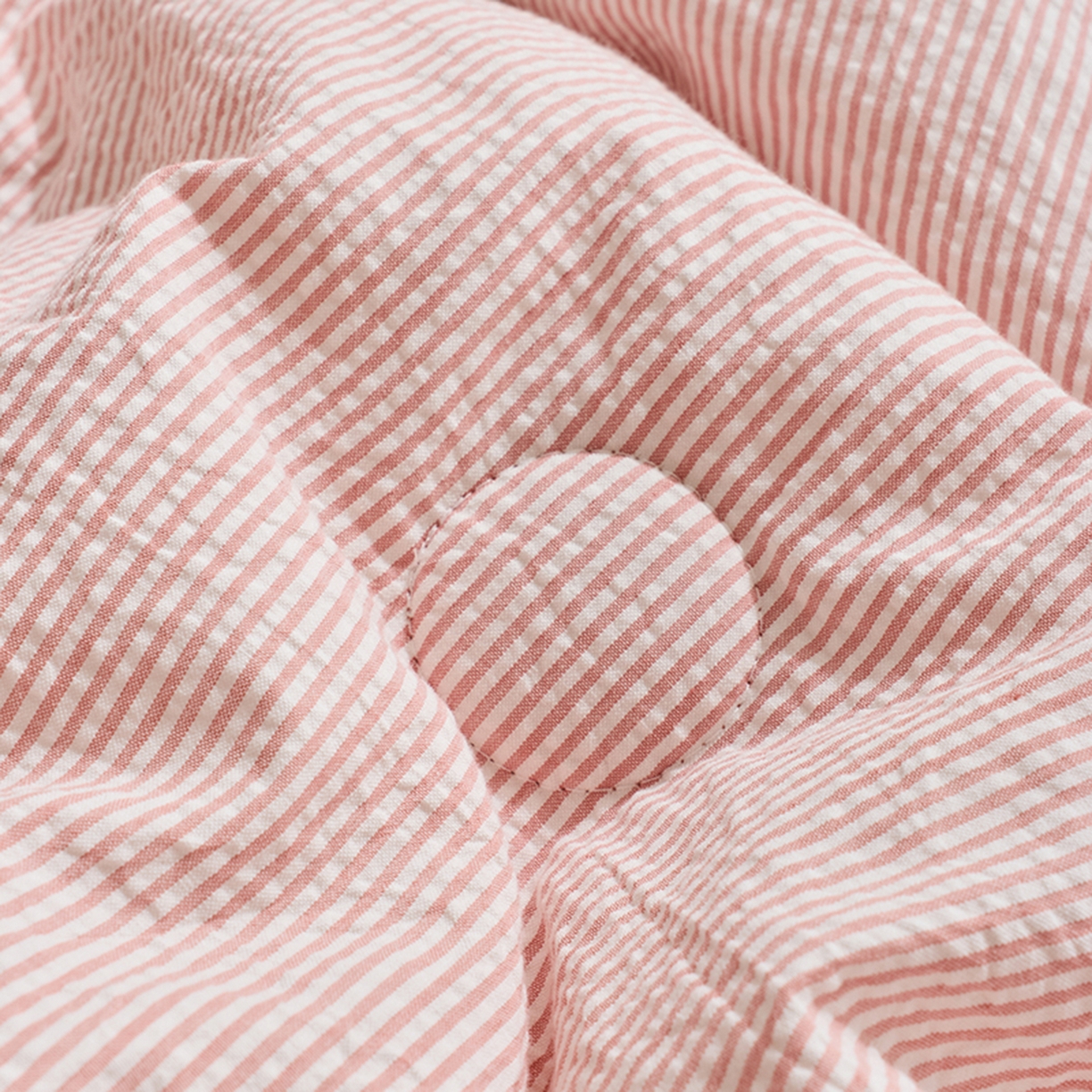 91家纺网 家纺一手货源 找家纺 LADYCOCO可可家居 2025新款针织+梭织被子（春秋被、冬被）被子被芯 泡泡纱被子条纹粉