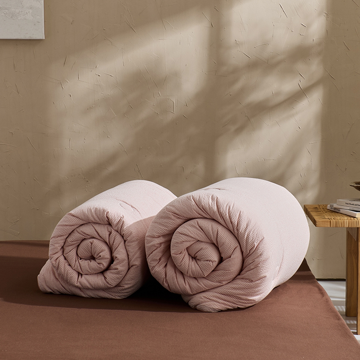 91家纺网 家纺一手货源 找家纺 LADYCOCO可可家居 2025新款针织+梭织被子（春秋被、冬被）被子被芯 泡泡纱被子条纹粉