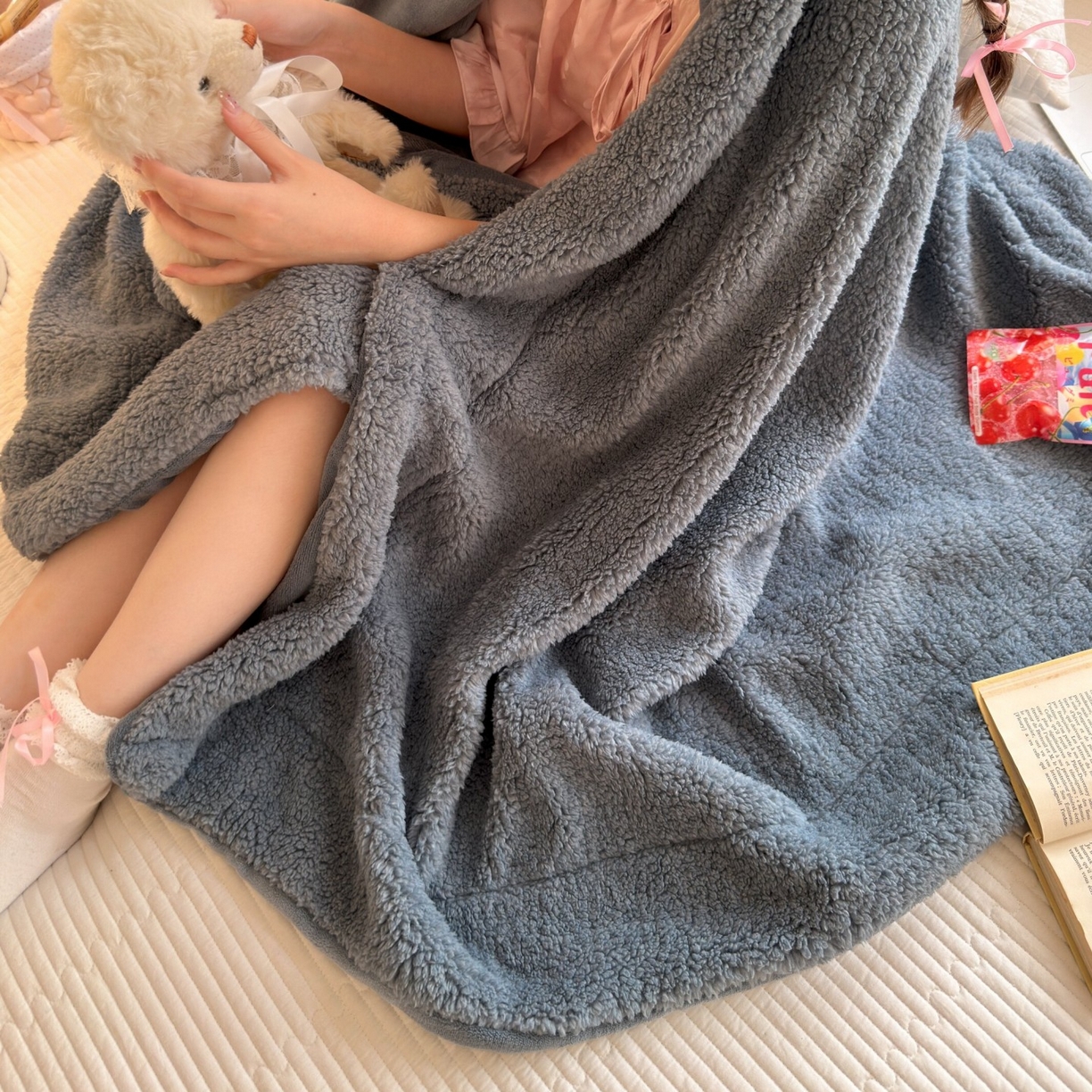 91家纺网 家纺一手货源 找家纺 顾里家纺 2025新款韩系糯叽叽纯色羊羔绒毯毛毯毯子 黑巧灰