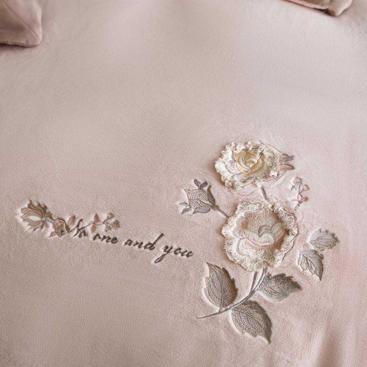 91家纺网 家纺一手货源 找家纺 （总）蓝梦 2025新款270g全消光牛奶绒四件套-甜心奶泡