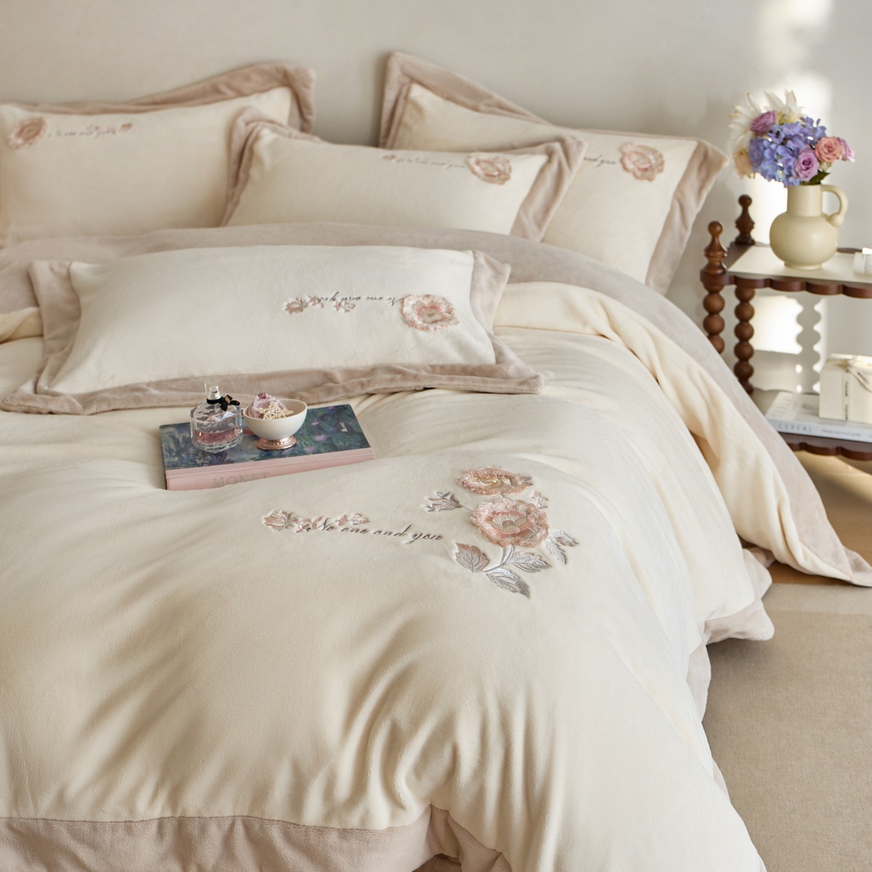 91家纺网 家纺一手货源 找家纺 蓝梦 2025新款270g全消光牛奶绒四件套-甜心奶泡 甜心奶泡-米杏