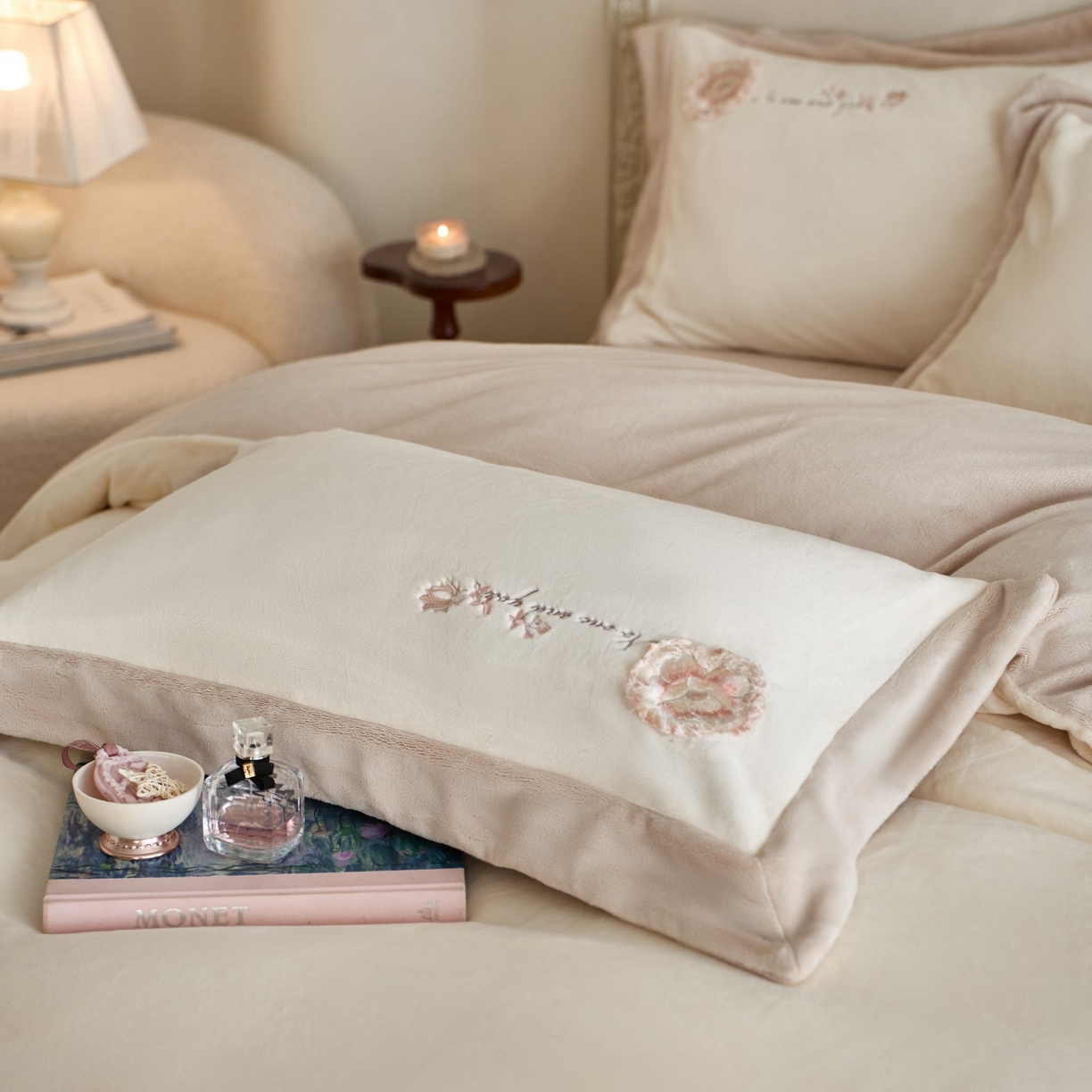 91家纺网 家纺一手货源 找家纺 蓝梦 2025新款270g全消光牛奶绒四件套-甜心奶泡 甜心奶泡-米杏