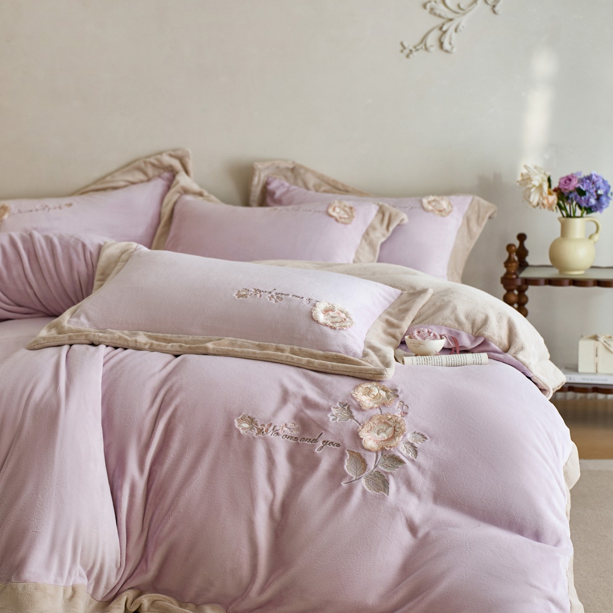 91家纺网 家纺一手货源 找家纺 蓝梦 2025新款270g全消光牛奶绒四件套-甜心奶泡 甜心奶泡-浅紫