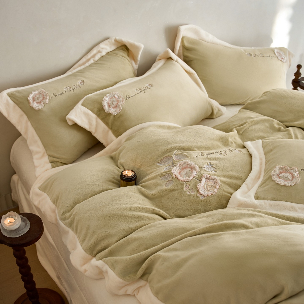 91家纺网 家纺一手货源 找家纺 蓝梦 2025新款270g全消光牛奶绒四件套-甜心奶泡 甜心奶泡-浅绿