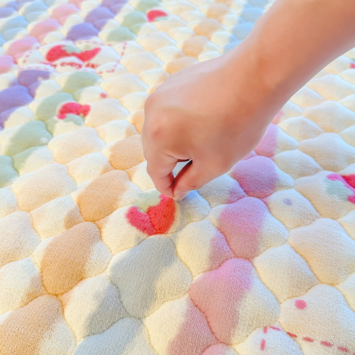 91家纺网 家纺一手货源 找家纺 喜居 2025新款高克重印花牛奶绒夹棉床褥床垫子褥子床护垫 草莓布丁