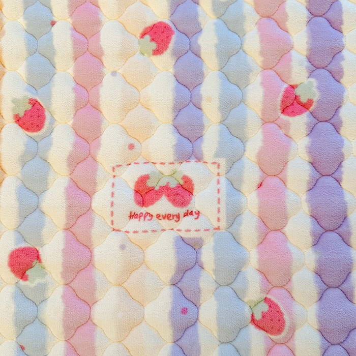 91家纺网 家纺一手货源 找家纺 喜居 2025新款高克重印花牛奶绒夹棉床褥床垫子褥子床护垫 草莓布丁