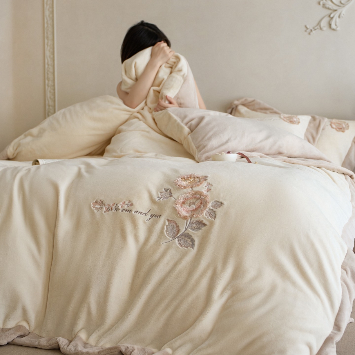 91家纺网 家纺一手货源 找家纺 蓝梦 2025新款270g全消光牛奶绒四件套-甜心奶泡 甜心奶泡-米杏