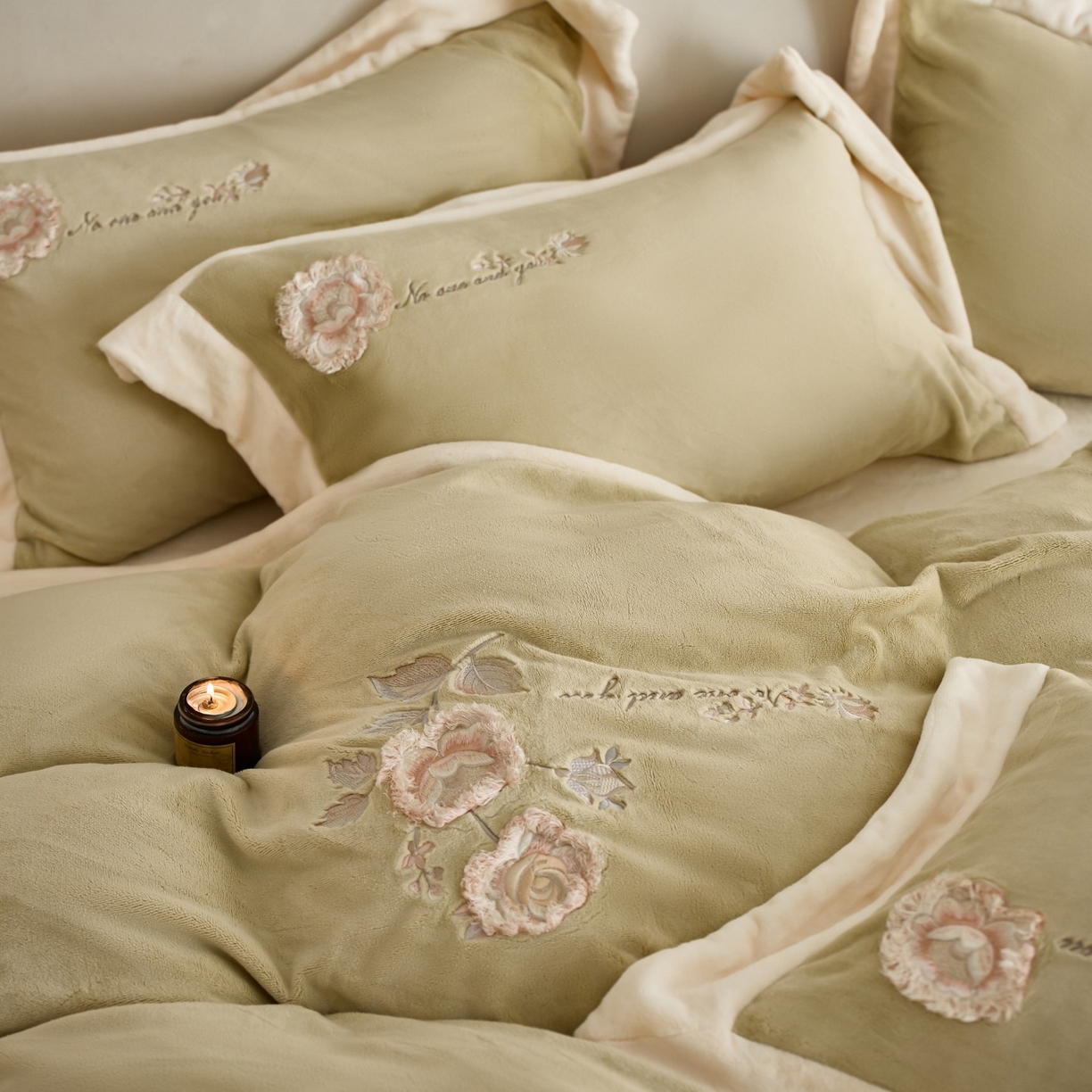 91家纺网 家纺一手货源 找家纺 蓝梦 2025新款270g全消光牛奶绒四件套-甜心奶泡 甜心奶泡-浅绿