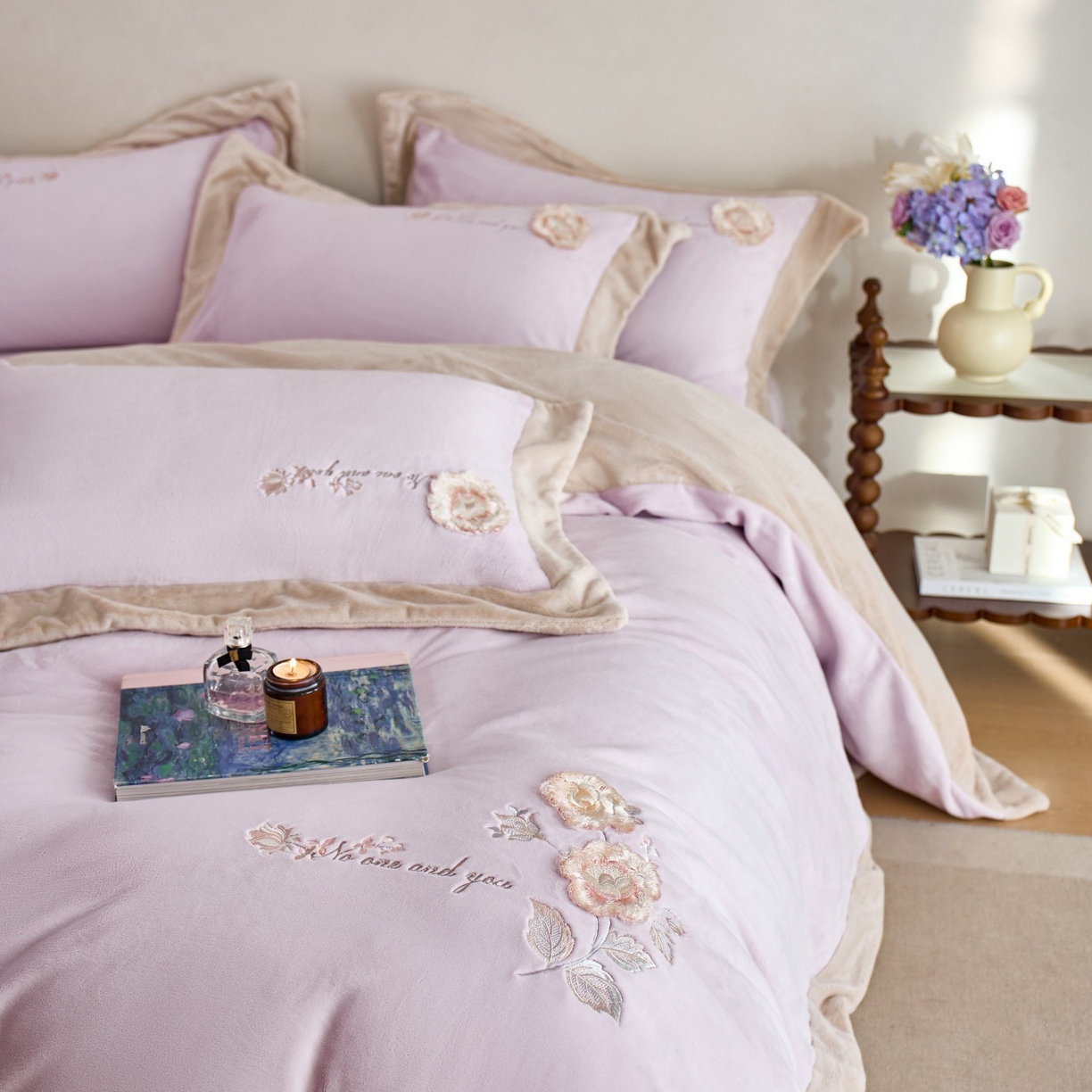 91家纺网 家纺一手货源 找家纺 蓝梦 2025新款270g全消光牛奶绒四件套-甜心奶泡 甜心奶泡-浅紫