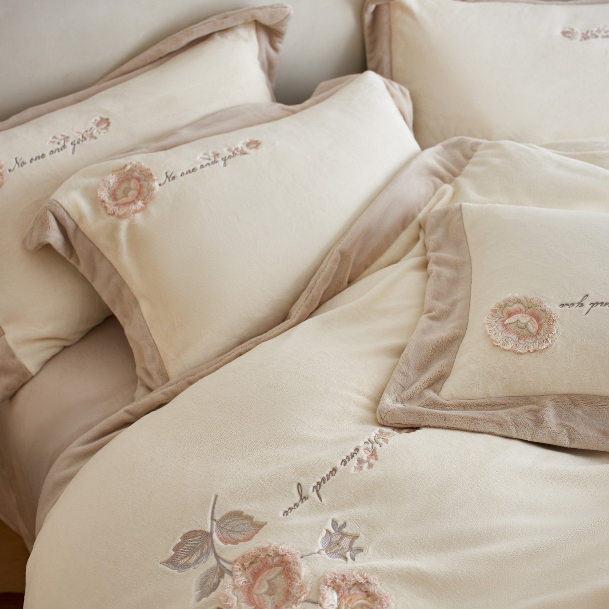 91家纺网 家纺一手货源 找家纺 蓝梦 2025新款270g全消光牛奶绒四件套-甜心奶泡 甜心奶泡-米杏