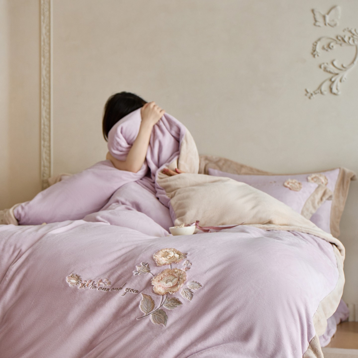 91家纺网 家纺一手货源 找家纺 蓝梦 2025新款270g全消光牛奶绒四件套-甜心奶泡 甜心奶泡-浅紫