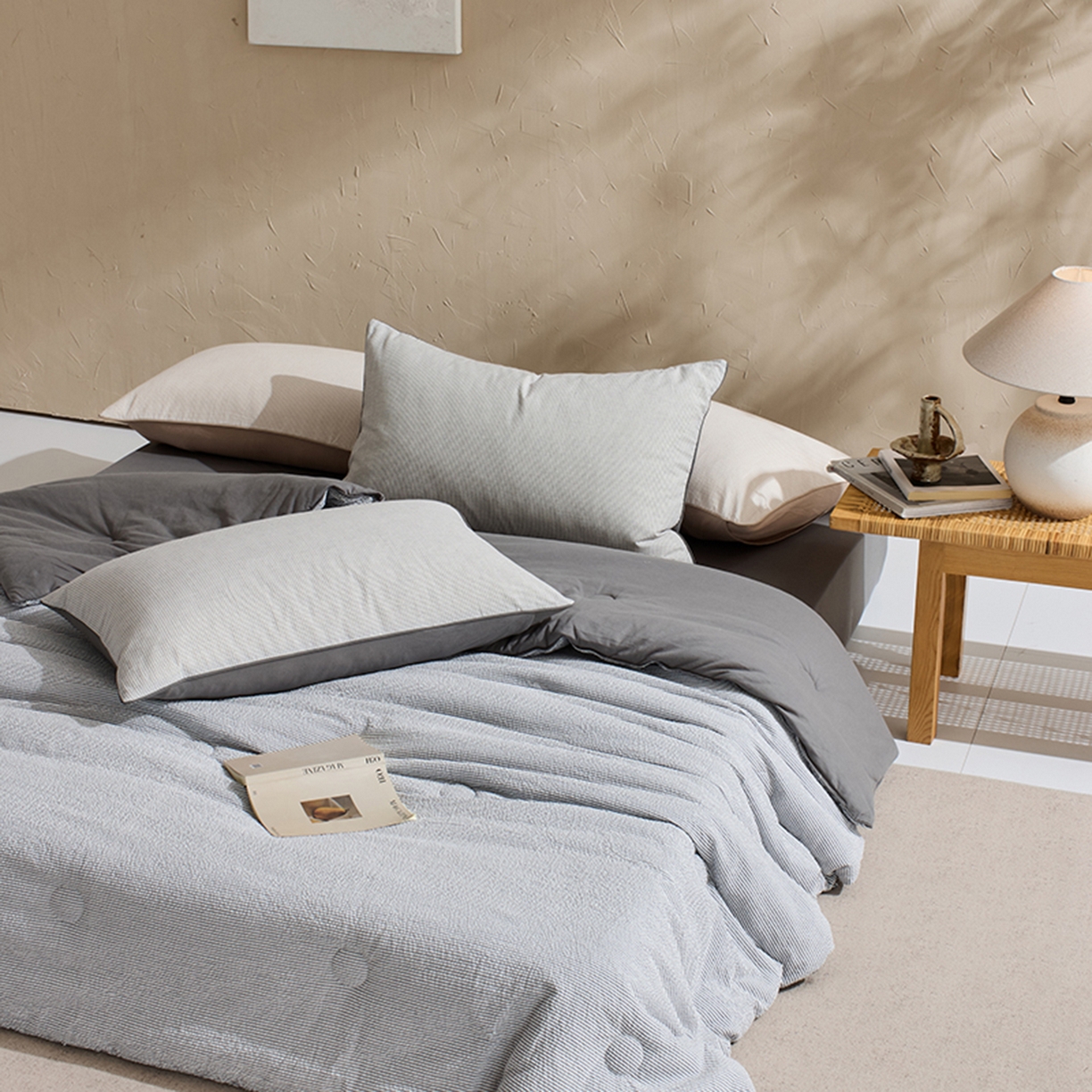 91家纺网 家纺一手货源 找家纺 LADYCOCO可可家居 2025新款针织+梭织被子（春秋被、冬被）被子被芯 泡泡纱被子条纹灰