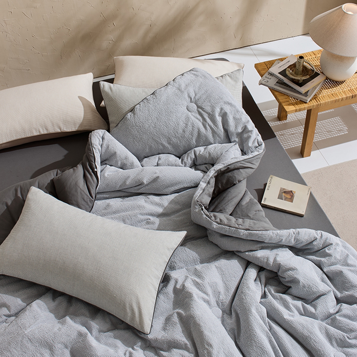 91家纺网 家纺一手货源 找家纺 LADYCOCO可可家居 2025新款针织+梭织被子（春秋被、冬被）被子被芯 泡泡纱被子条纹灰