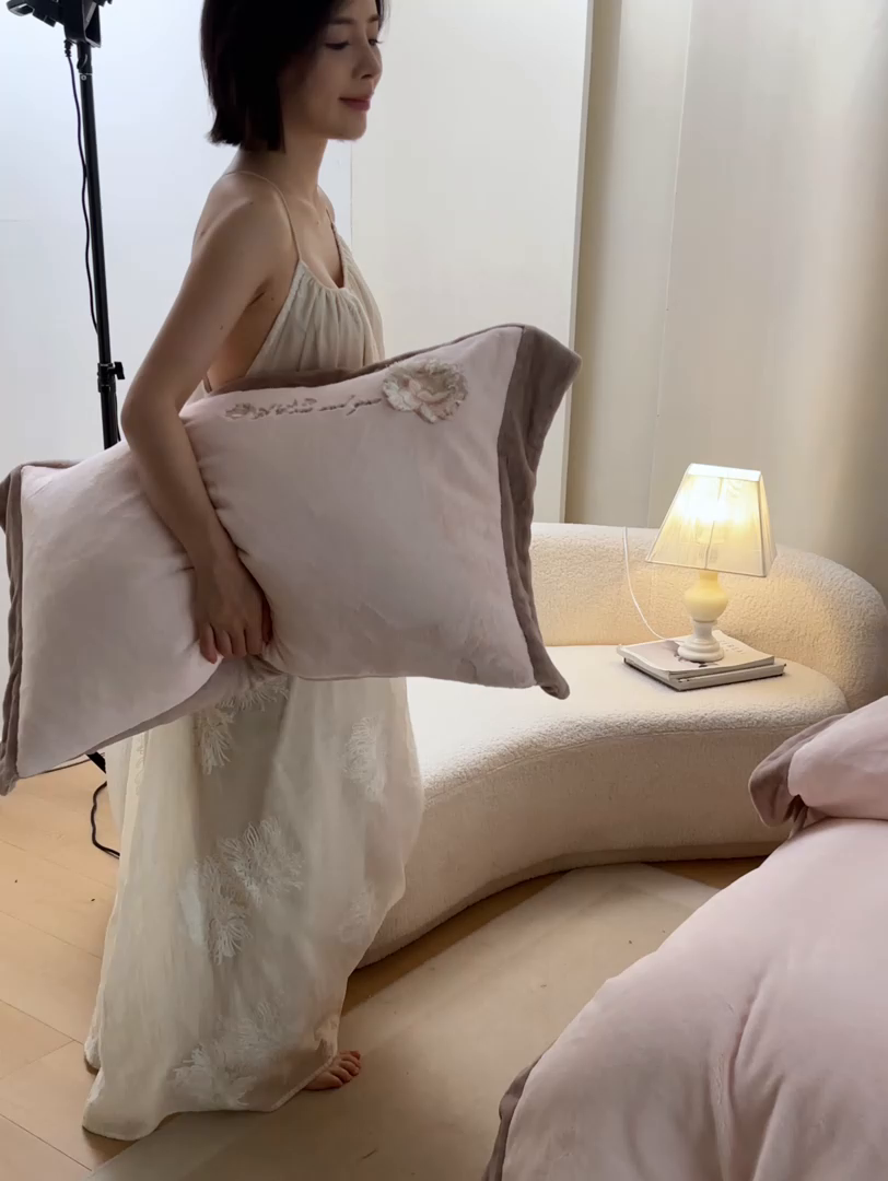 91家纺网 家纺一手货源 找家纺 （总）蓝梦 2025新款270g全消光牛奶绒四件套-甜心奶泡