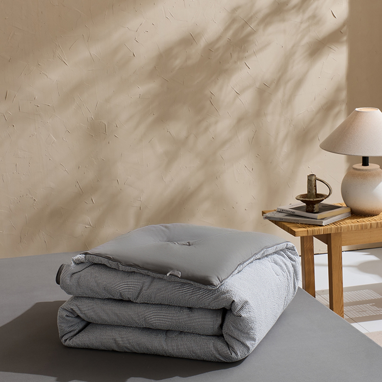 91家纺网 家纺一手货源 找家纺 LADYCOCO可可家居 2025新款针织+梭织被子（春秋被、冬被）被子被芯 泡泡纱被子条纹灰