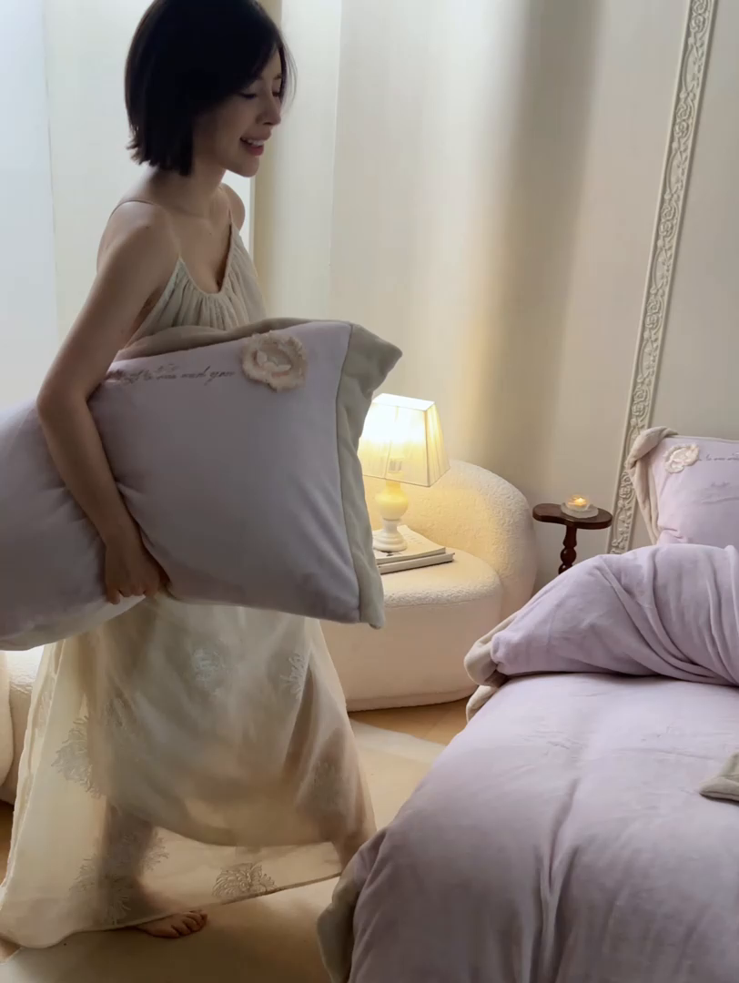 91家纺网 家纺一手货源 找家纺 蓝梦 2025新款270g全消光牛奶绒四件套-甜心奶泡 甜心奶泡-浅紫