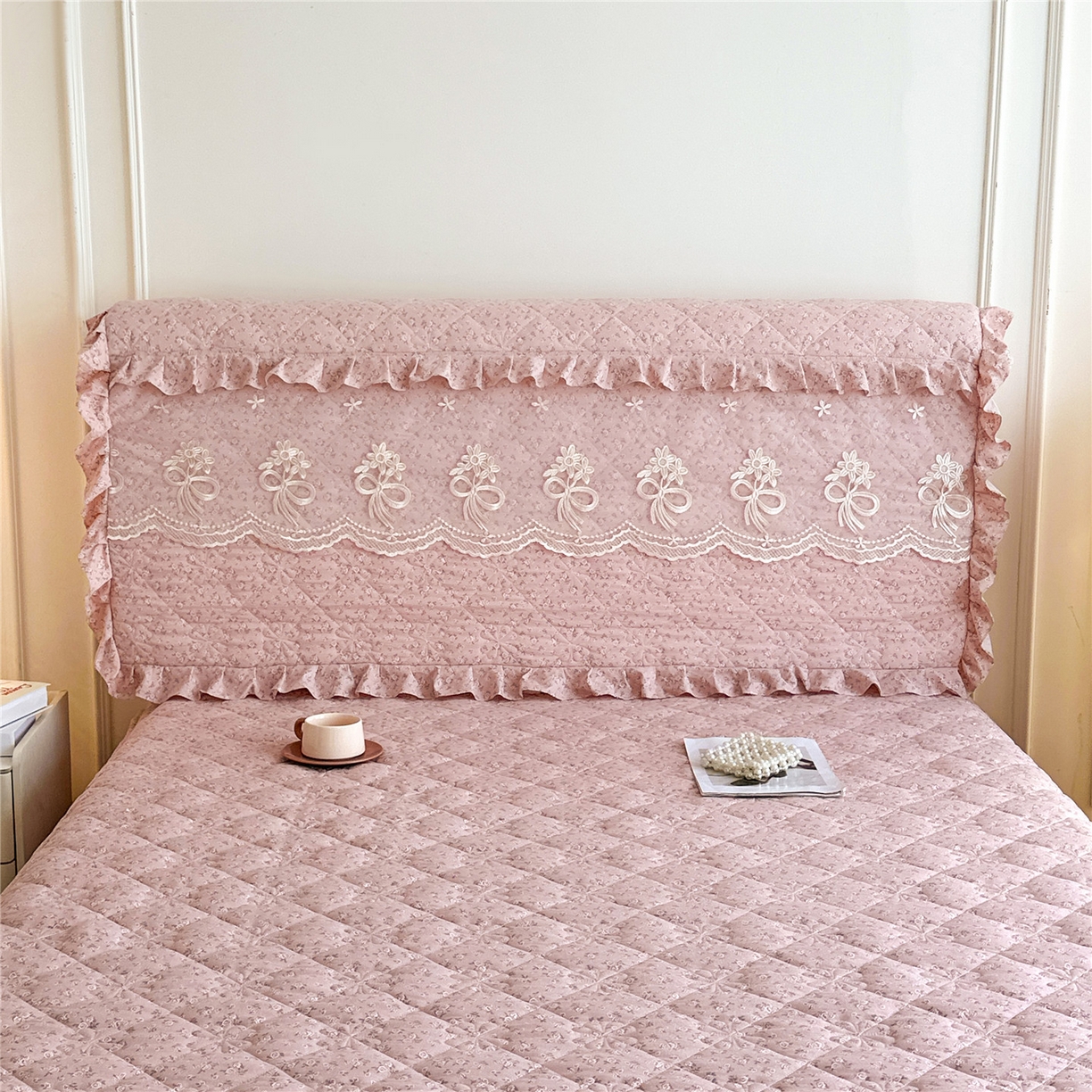 十个点家纺 2025新款公主风夹棉床头罩-绫罗系列 爱意萌萌