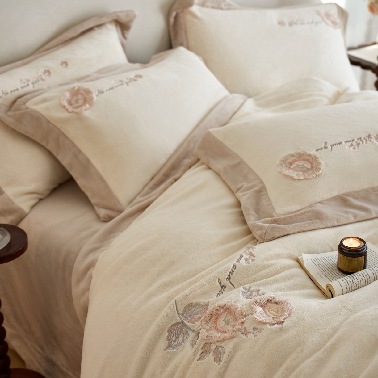 91家纺网 家纺一手货源 找家纺 蓝梦 2025新款270g全消光牛奶绒四件套-甜心奶泡 甜心奶泡-米杏