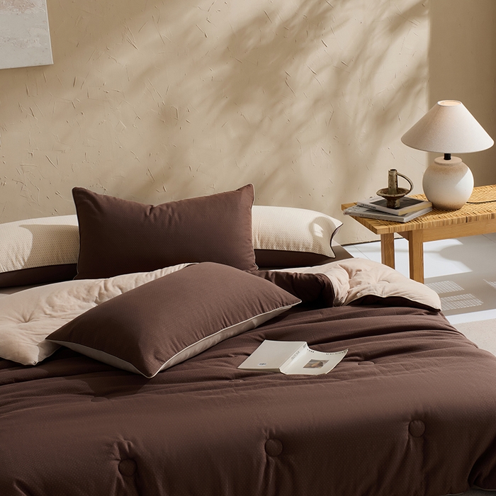 91家纺网 家纺一手货源 找家纺 LADYCOCO可可家居 2025新款针织+梭织被子（春秋被、冬被）被子被芯 双层纱被子咖色