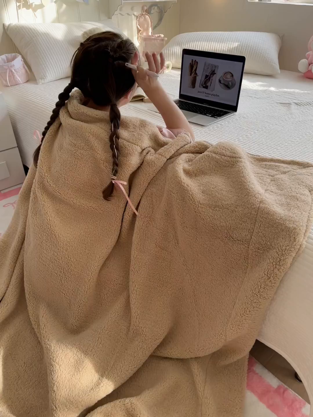 91家纺网 家纺一手货源 找家纺 顾里家纺 2025新款韩系糯叽叽纯色羊羔绒毯毛毯毯子 可可咖