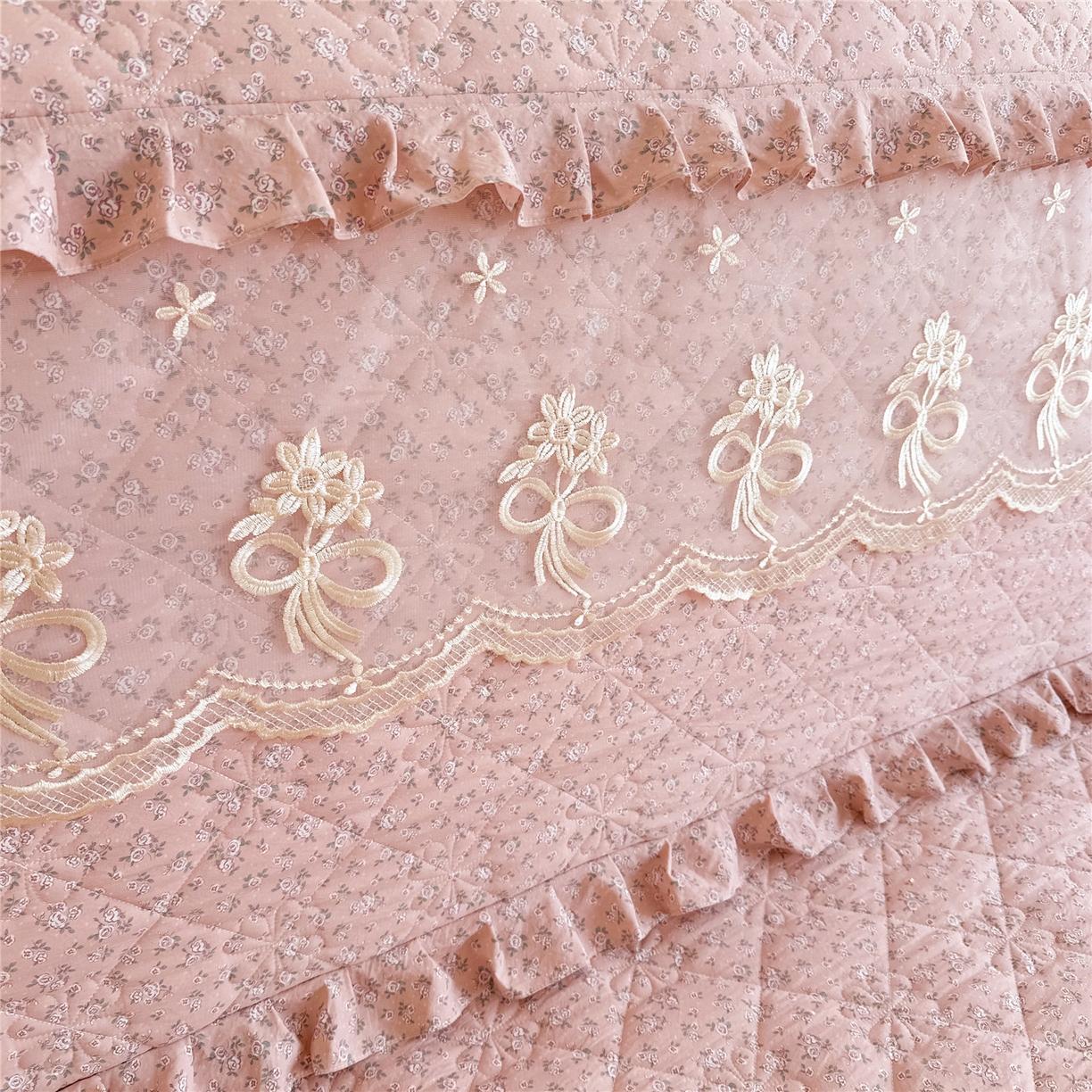 91家纺网 家纺一手货源 找家纺 （总）十个点家纺 2025新款公主风夹棉床头罩-绫罗系列