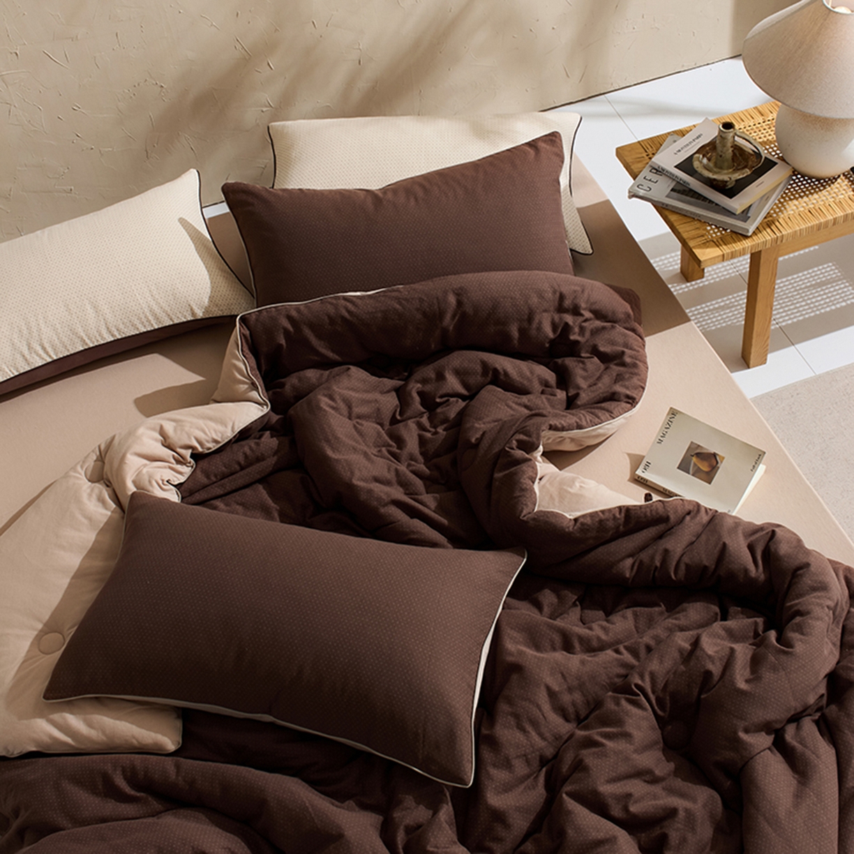 91家纺网 家纺一手货源 找家纺 LADYCOCO可可家居 2025新款针织+梭织被子（春秋被、冬被）被子被芯 双层纱被子咖色