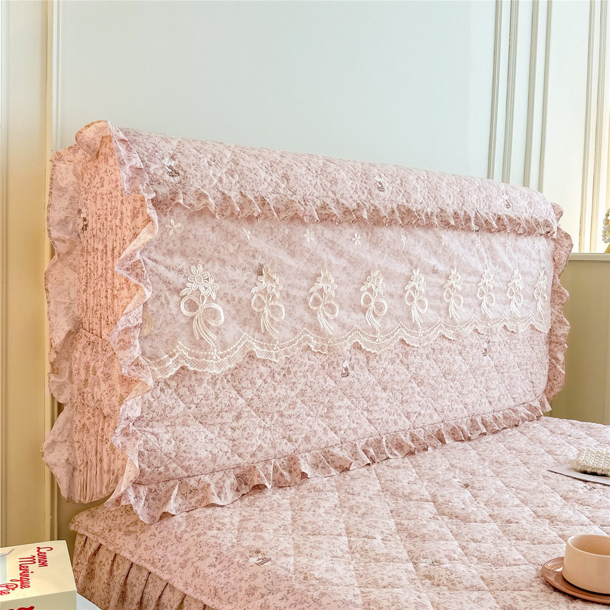 91家纺网 家纺一手货源 找家纺 十个点家纺 2025新款公主风夹棉床头罩-绫罗系列 蝴蝶兔