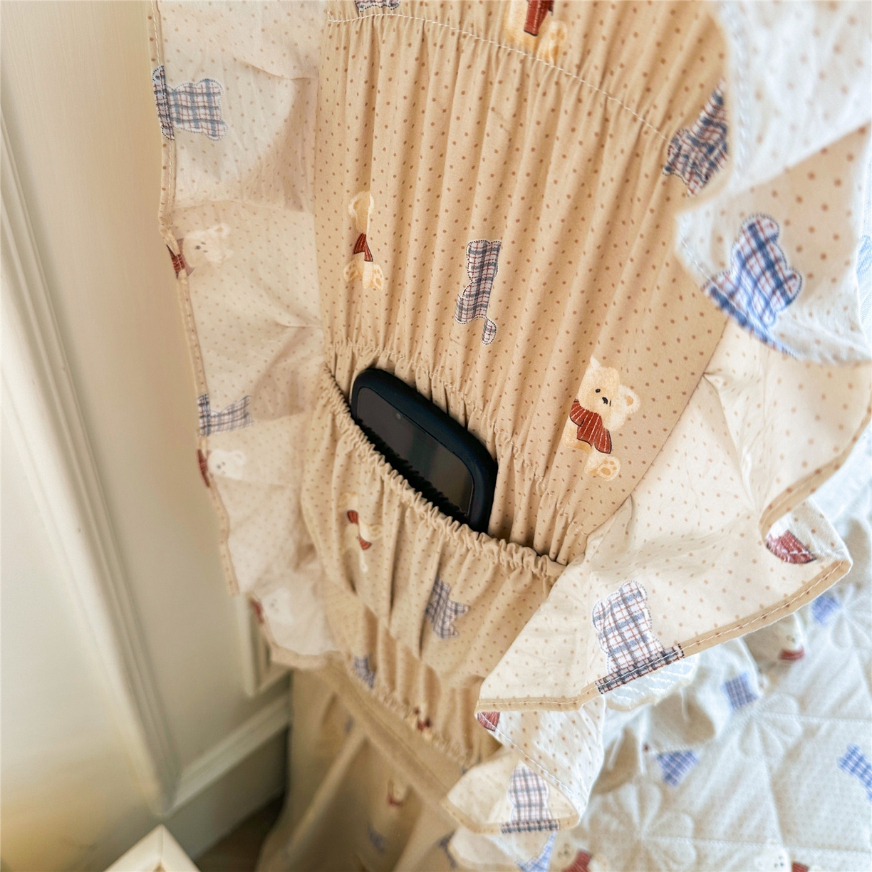 91家纺网 家纺一手货源 找家纺 十个点家纺 2025新款公主风夹棉床头罩-绫罗系列 贝贝熊