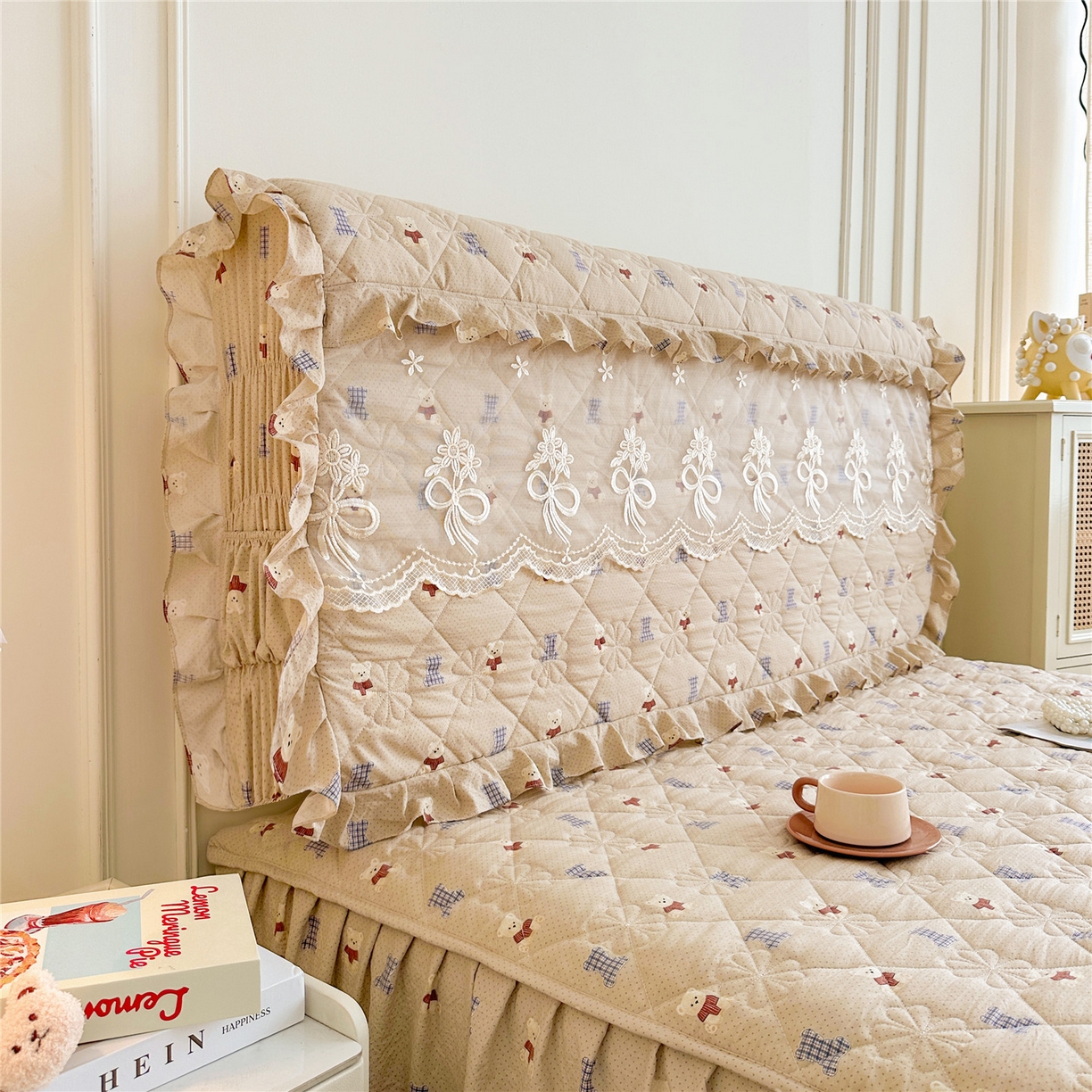 91家纺网 家纺一手货源 找家纺 十个点家纺 2025新款公主风夹棉床头罩-绫罗系列 贝贝熊