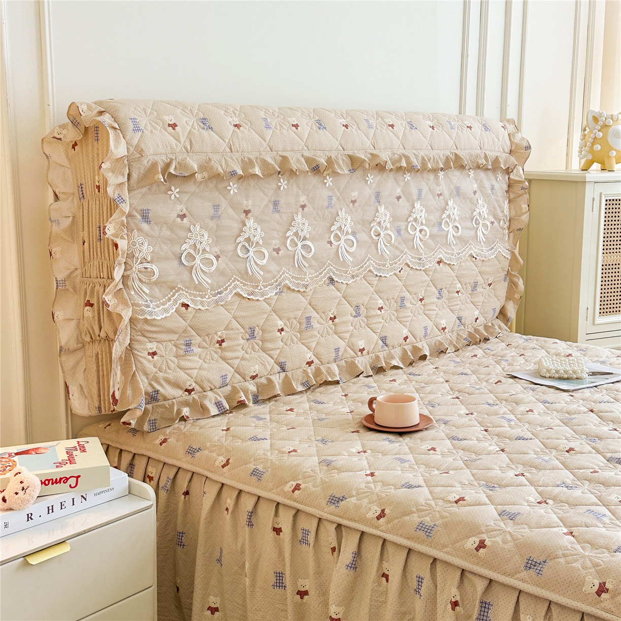 91家纺网 家纺一手货源 找家纺 十个点家纺 2025新款公主风夹棉床头罩-绫罗系列 贝贝熊