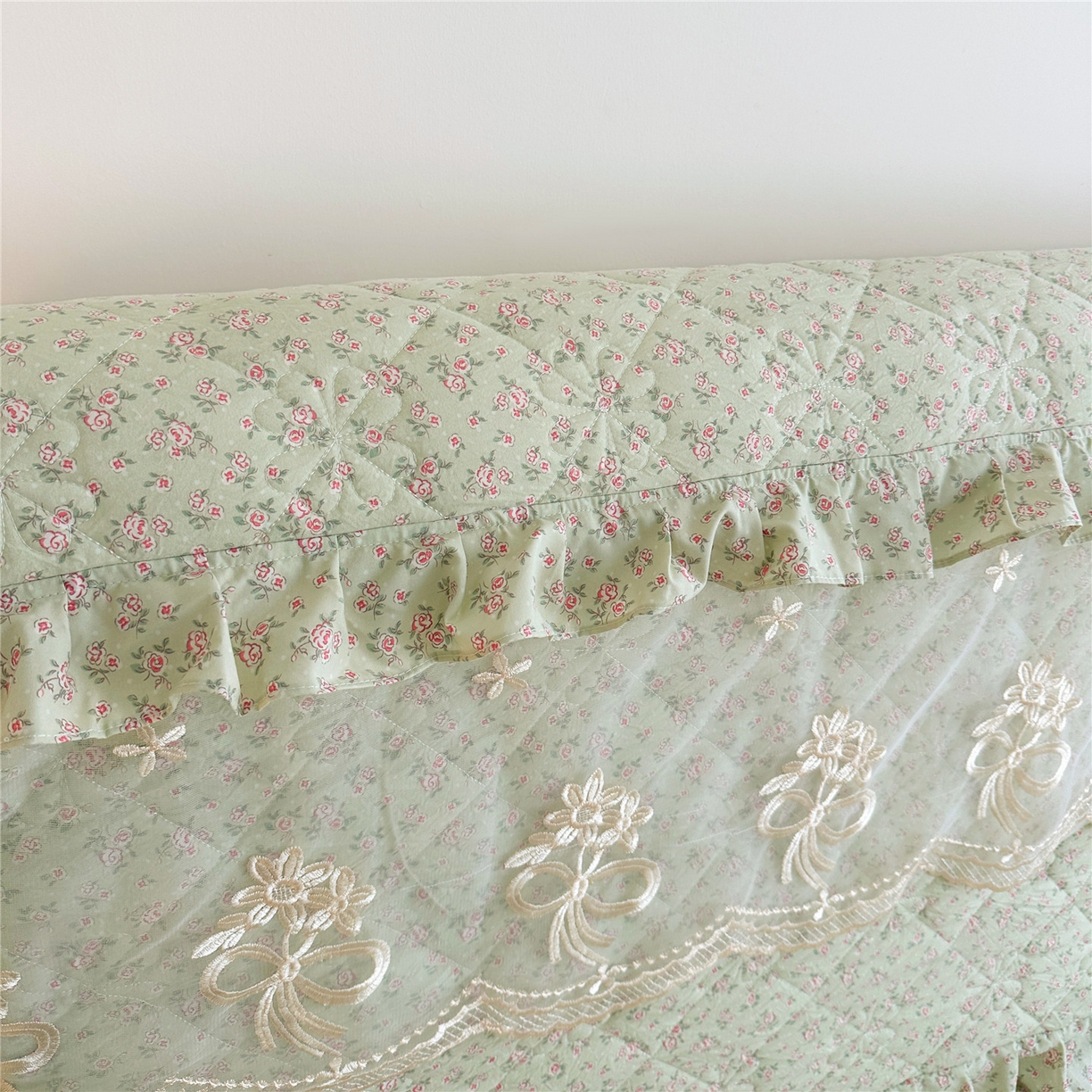 91家纺网 家纺一手货源 找家纺 十个点家纺 2025新款公主风夹棉床头罩-绫罗系列 格桑花