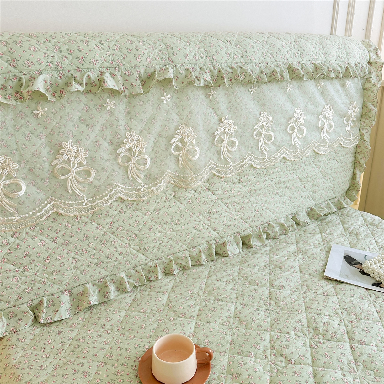 91家纺网 家纺一手货源 找家纺 十个点家纺 2025新款公主风夹棉床头罩-绫罗系列 格桑花