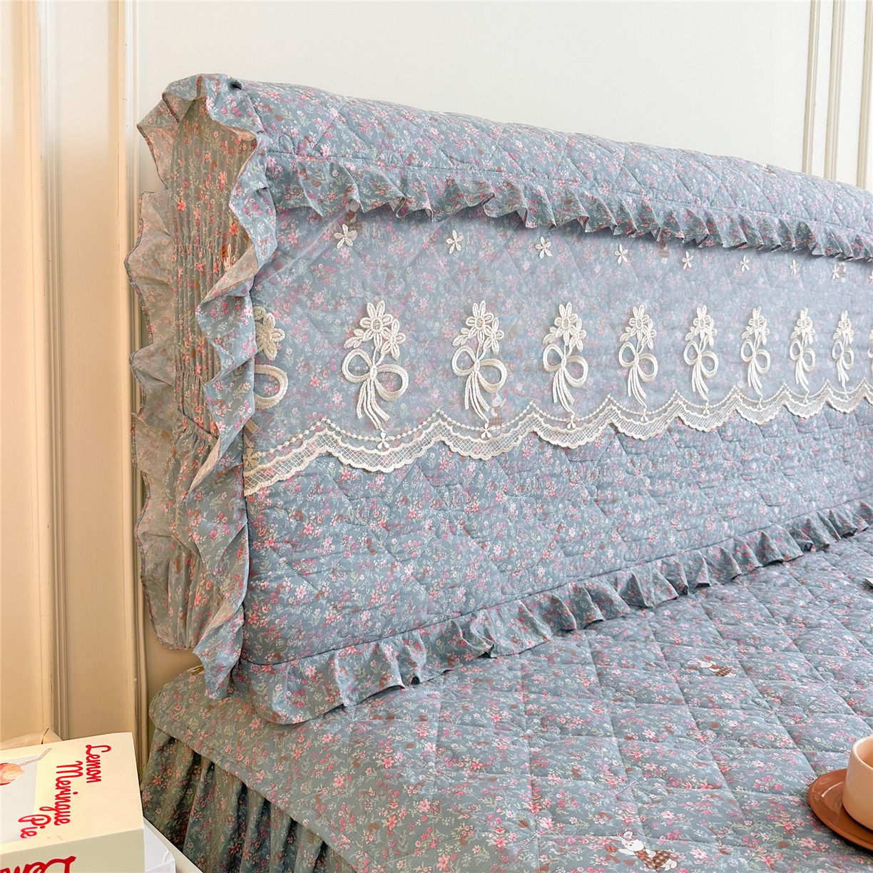 91家纺网 家纺一手货源 找家纺 十个点家纺 2025新款公主风夹棉床头罩-绫罗系列 米兰