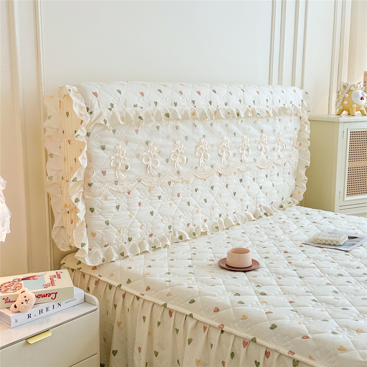 91家纺网 家纺一手货源 找家纺 十个点家纺 2025新款公主风夹棉床头罩-绫罗系列 心愿-米