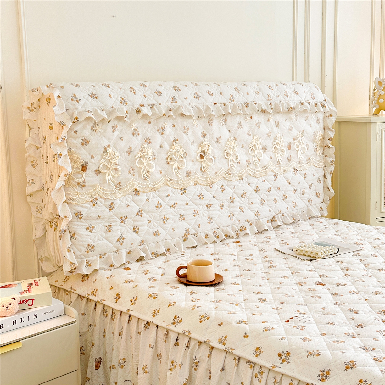 91家纺网 家纺一手货源 找家纺 十个点家纺 2025新款公主风夹棉床头罩-绫罗系列 木棉花