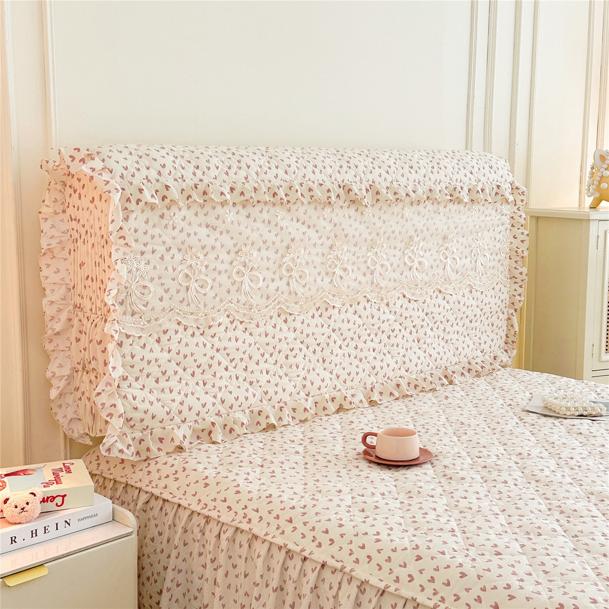 91家纺网 家纺一手货源 找家纺 十个点家纺 2025新款公主风夹棉床头罩-绫罗系列 心相印