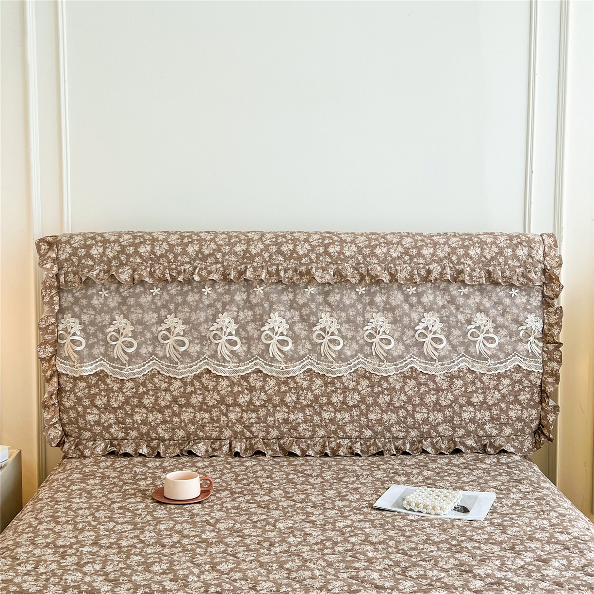 十个点家纺 2025新款公主风夹棉床头罩-绫罗系列 山茶花