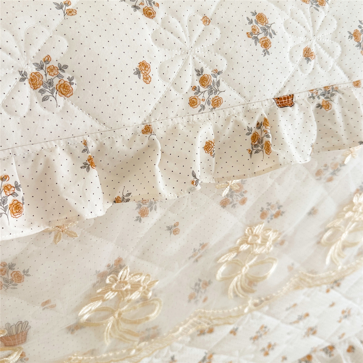 91家纺网 家纺一手货源 找家纺 十个点家纺 2025新款公主风夹棉床头罩-绫罗系列 木棉花