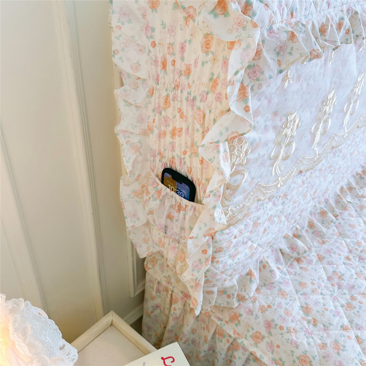 91家纺网 家纺一手货源 找家纺 十个点家纺 2025新款公主风夹棉床头罩-绫罗系列 花千骨