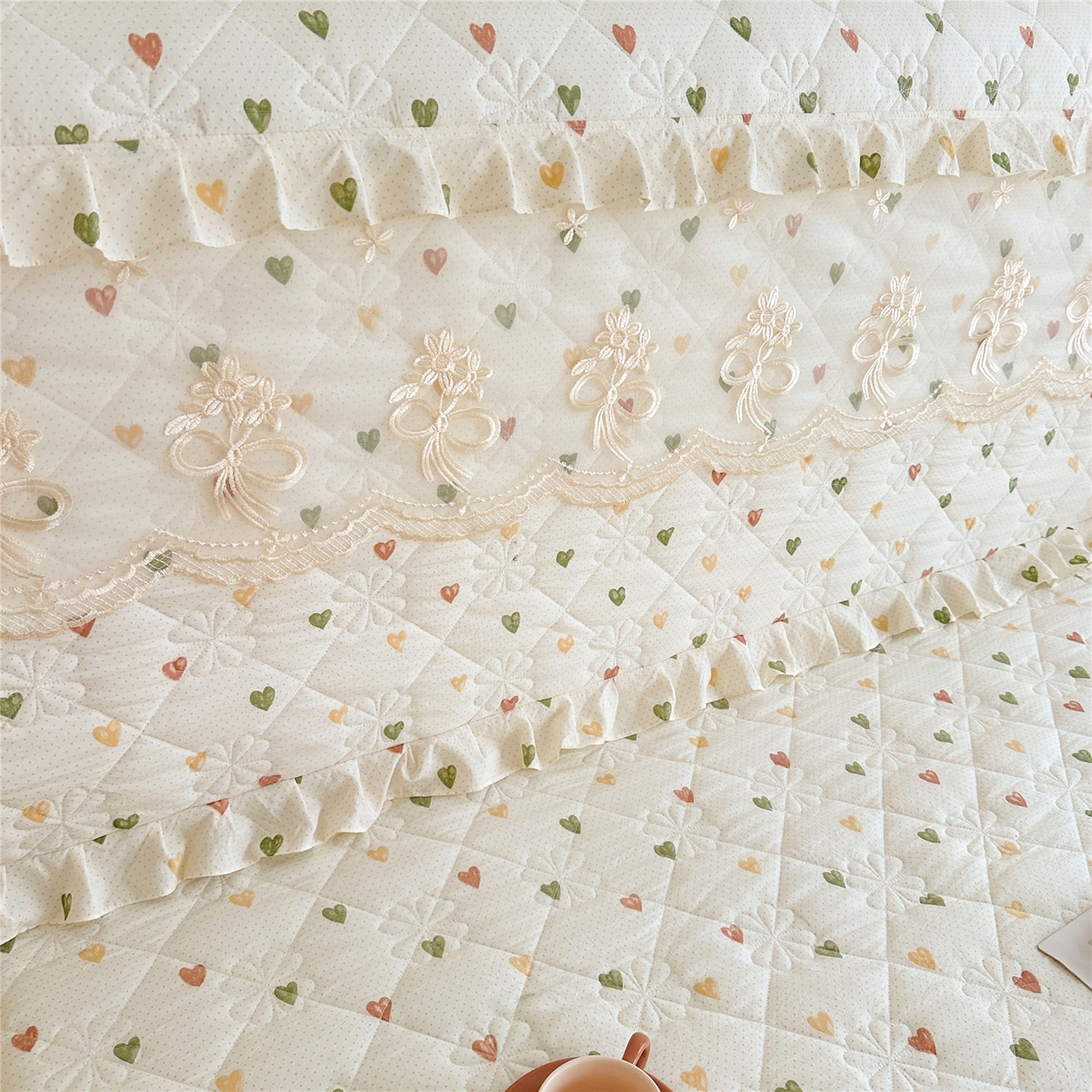 91家纺网 家纺一手货源 找家纺 十个点家纺 2025新款公主风夹棉床头罩-绫罗系列 心愿-米