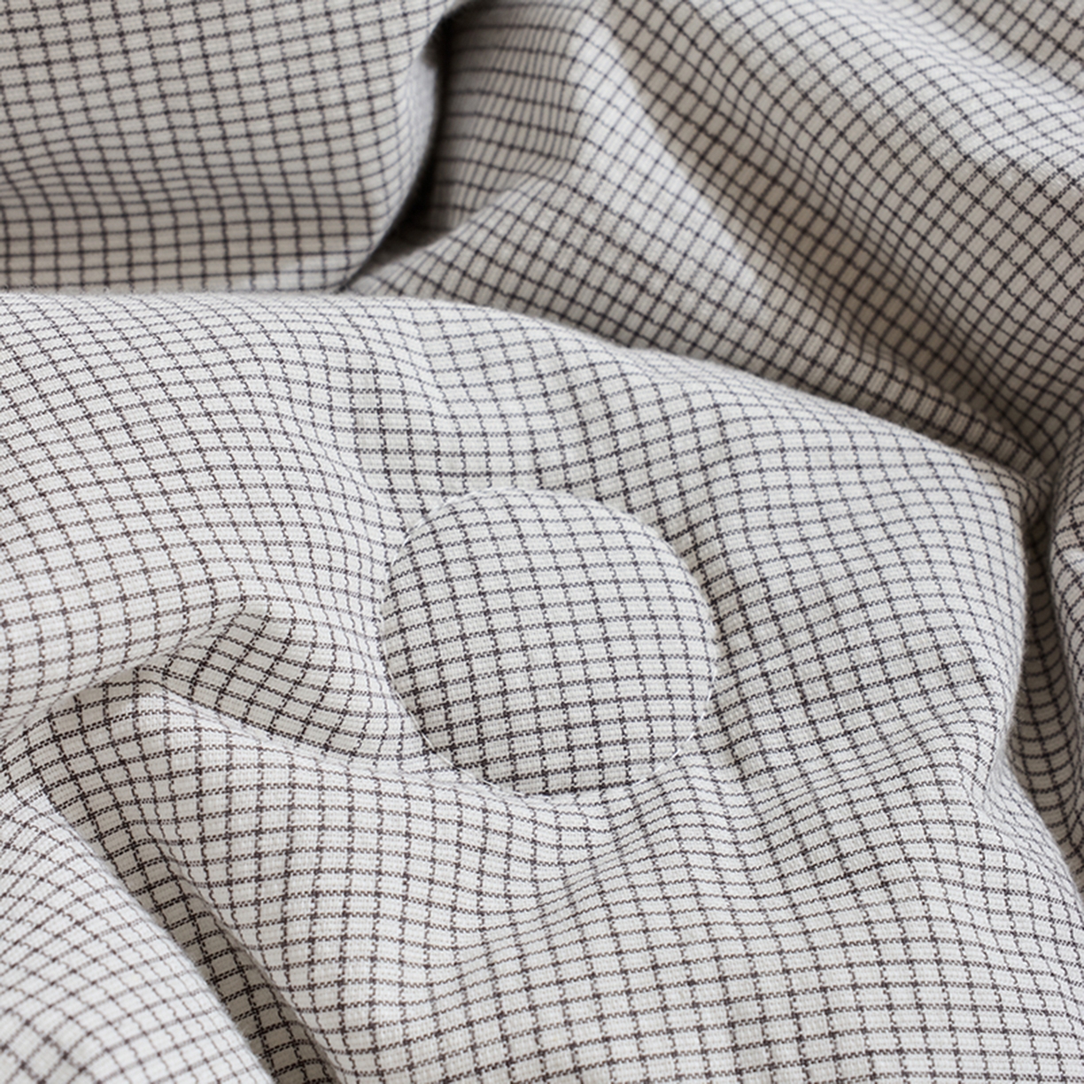 91家纺网 家纺一手货源 找家纺 LADYCOCO可可家居 2025新款针织+梭织被子（春秋被、冬被）被子被芯 星羽皱被子格子灰色