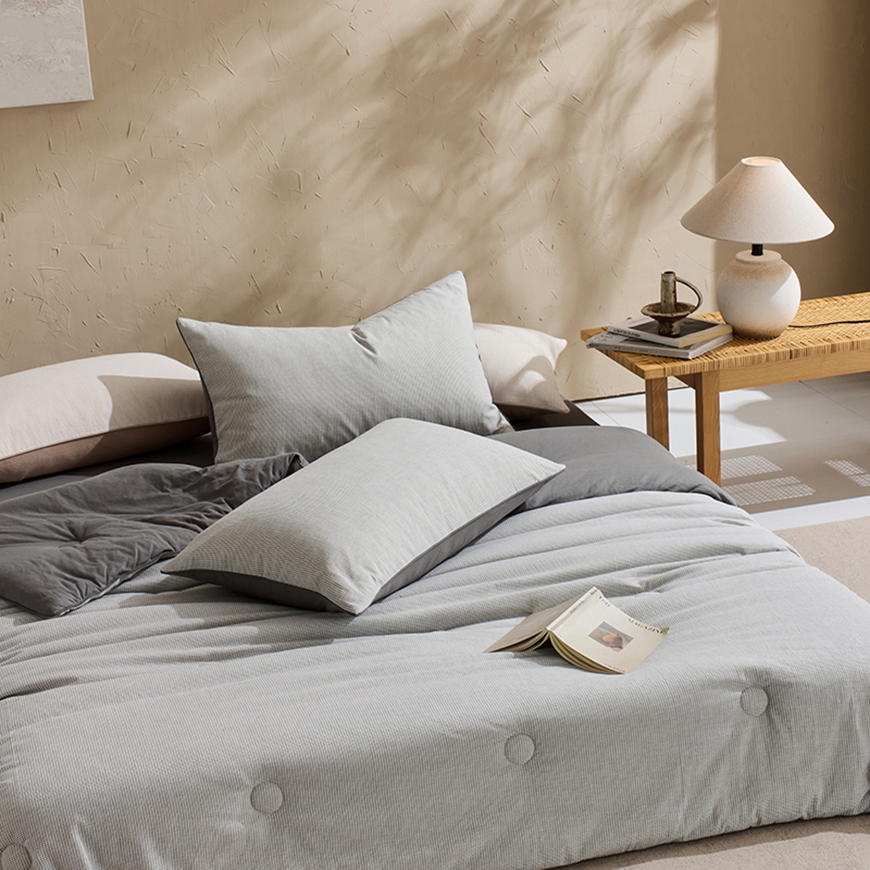 91家纺网 家纺一手货源 找家纺 LADYCOCO可可家居 2025新款针织+梭织被子（春秋被、冬被）被子被芯 星羽皱被子格子灰色