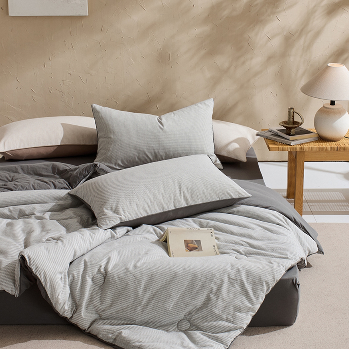 91家纺网 家纺一手货源 找家纺 LADYCOCO可可家居 2025新款针织+梭织被子（春秋被、冬被）被子被芯 星羽皱被子格子灰色