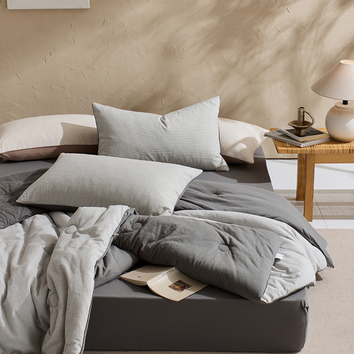 91家纺网 家纺一手货源 找家纺 LADYCOCO可可家居 2025新款针织+梭织被子（春秋被、冬被）被子被芯 星羽皱被子格子灰色