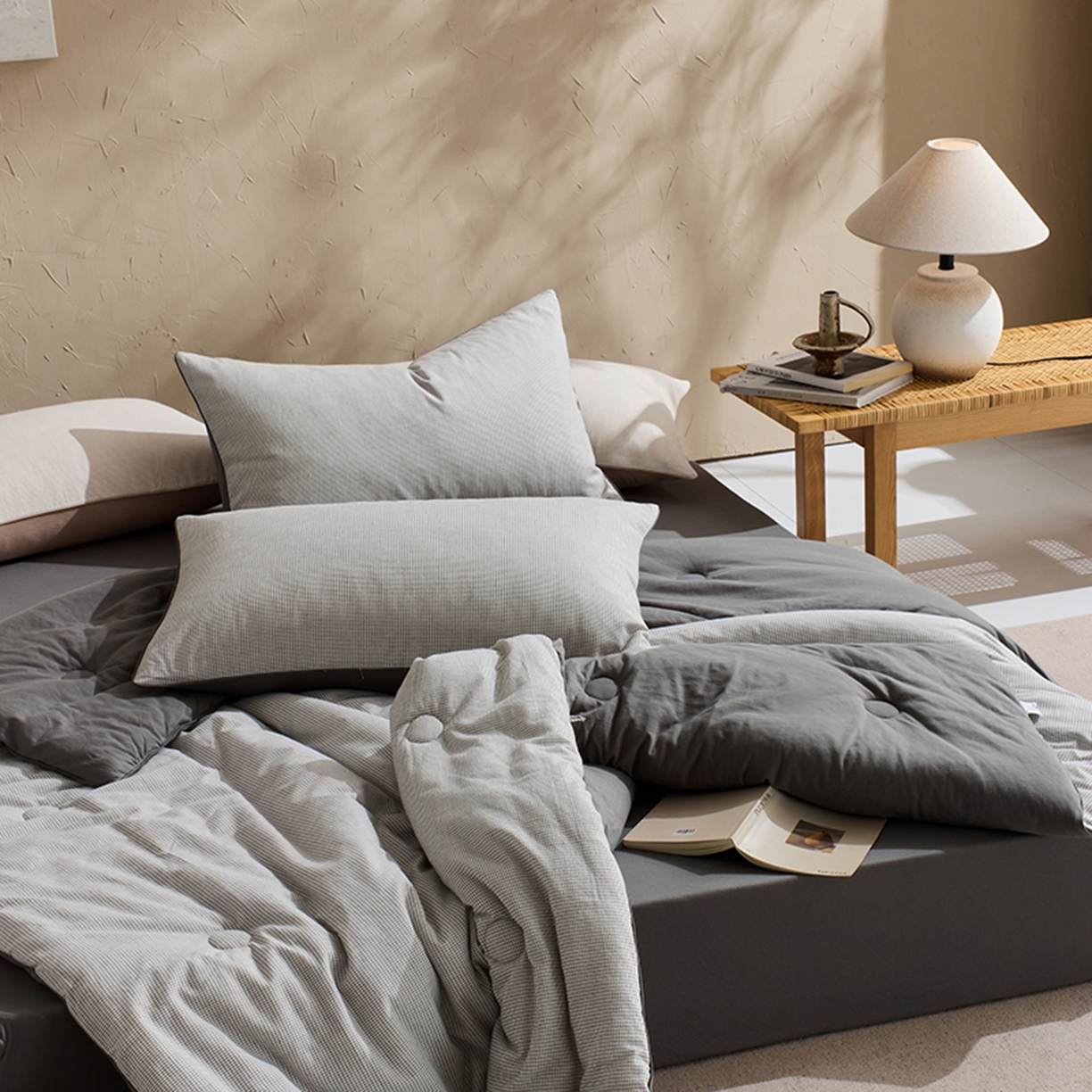 91家纺网 家纺一手货源 找家纺 LADYCOCO可可家居 2025新款针织+梭织被子（春秋被、冬被）被子被芯 星羽皱被子格子灰色