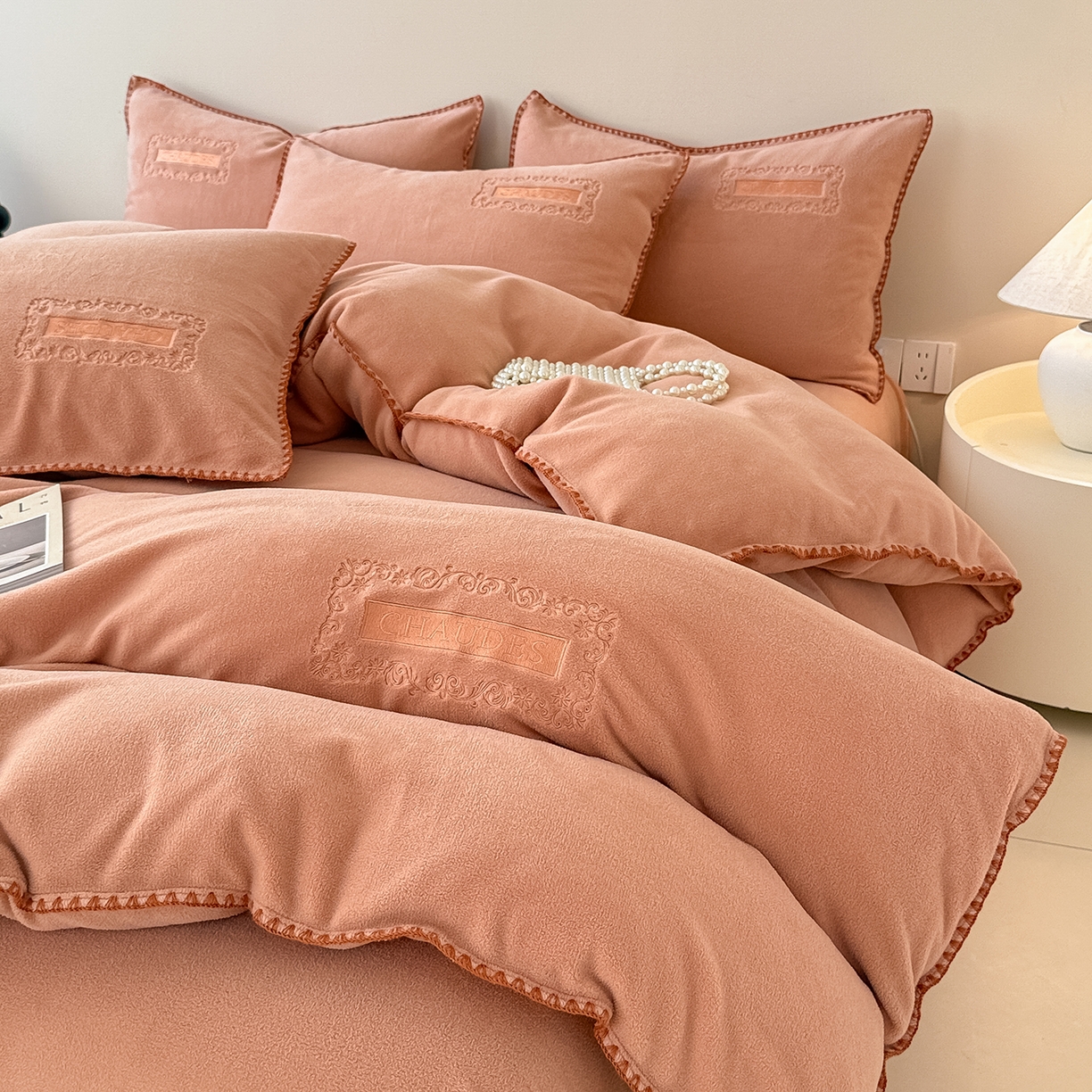 91家纺网 家纺一手货源 找家纺 （总）懒猫家纺 2025新款A类贝壳绣纯色海獭绒四件套