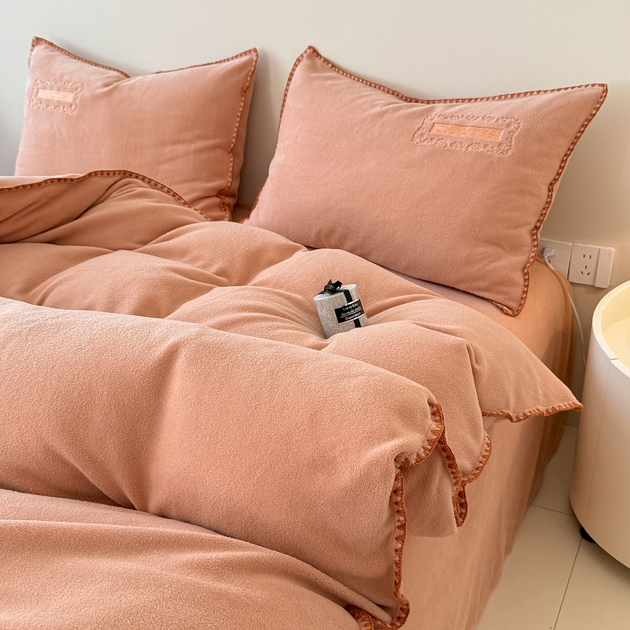 91家纺网 家纺一手货源 找家纺 （总）懒猫家纺 2025新款A类贝壳绣纯色海獭绒四件套